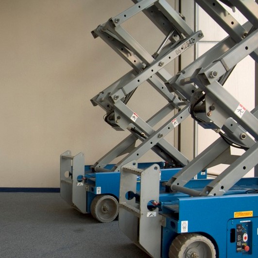 Scissor Lift Safety Scissor lift inspection on small lift equipment