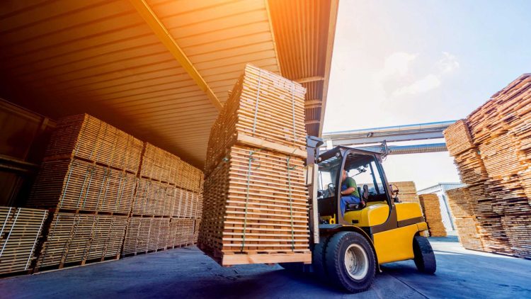 7 Questions to Answer Before Buying a Forklift