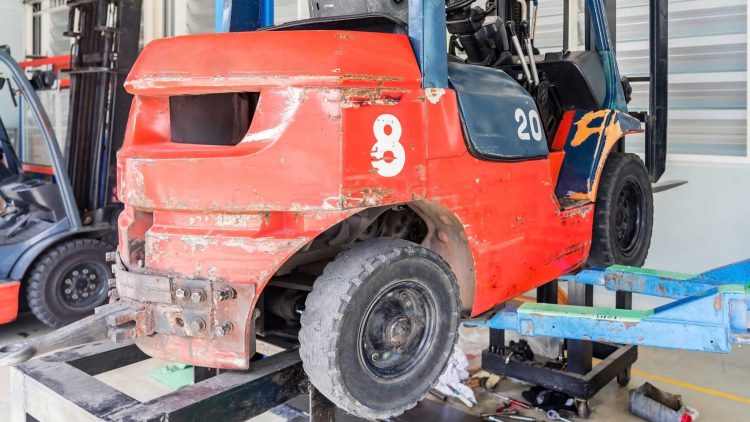 How to Change Forklift Tires in 10 Easy Steps