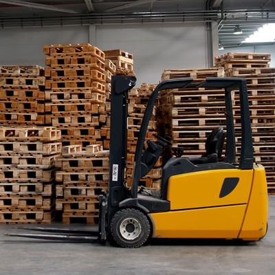Rent a Forklift There are pros and cons to using a gas-powered or electric forklift. Learn how a propane forklift differs from other internal combustion and electric equipment.